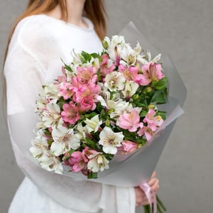 Букет «Микс белых и розовых альстромерий»