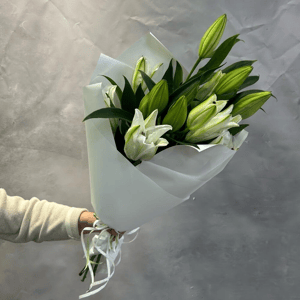 Монобукет из 3 веток лилий