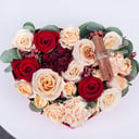 Композиция в форме сердца «Любящее сердце» из роз и гвоздик