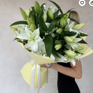 Букет из белых лилий