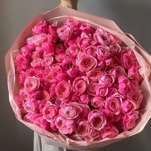 Пышный букет из премиальных пионовидных