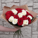 Букет белых и красных роз "Два сердца"