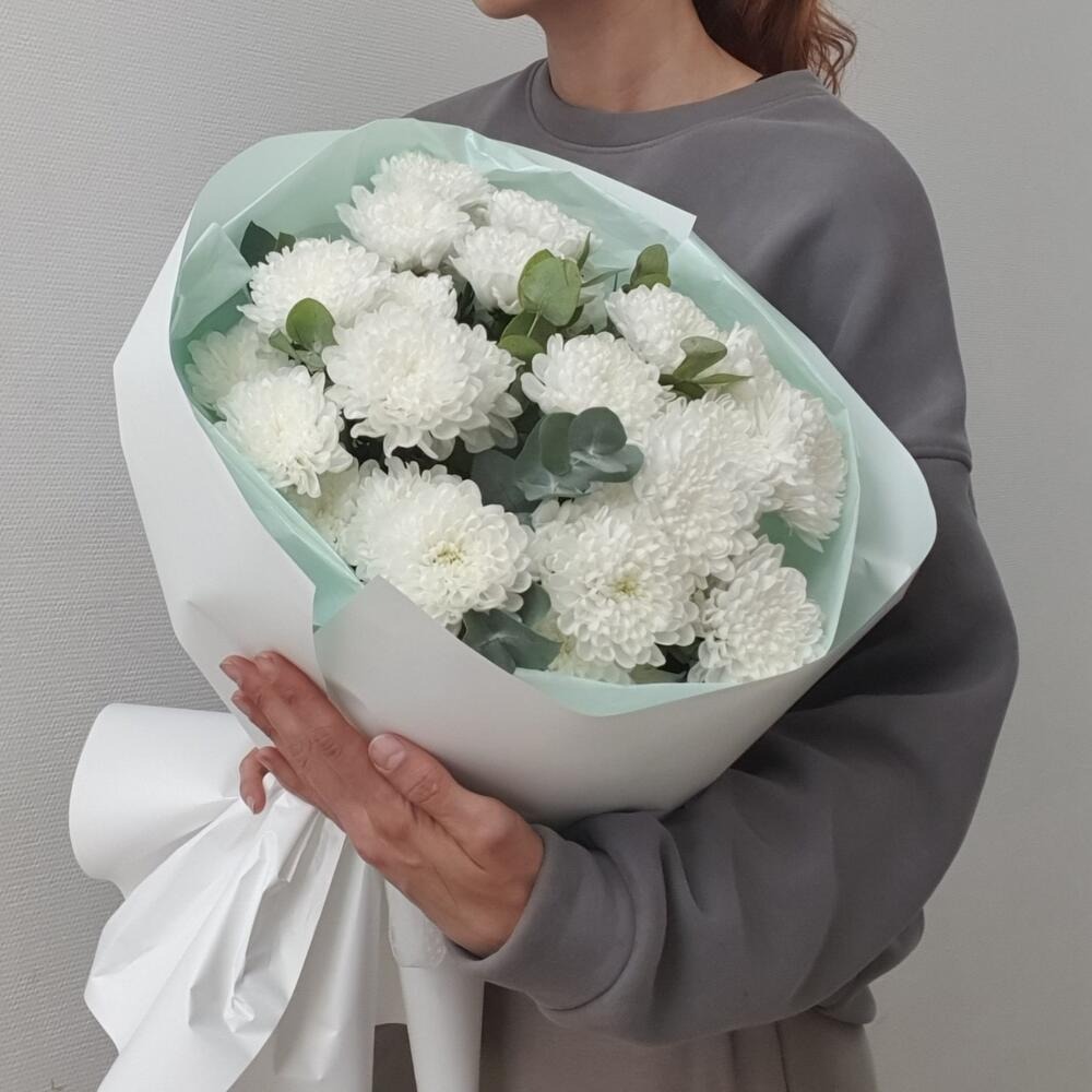 Круглый букет хризантем