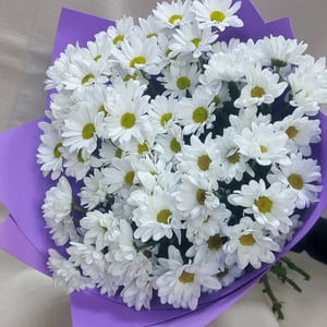Букет «Ромашковое счастье» из хризантем