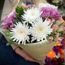 Букет «Сентиментальность» из хризантем и альстромерий