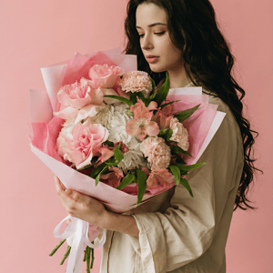 Букет с гортензией, розой и альстромерией