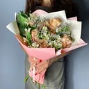 Букет «Крем-брюле» из роз и альстромерий