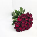 Букет «Охапка 25 красных роз под ленту»