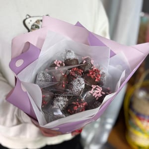 Букет из 14 клубник в шоколаде