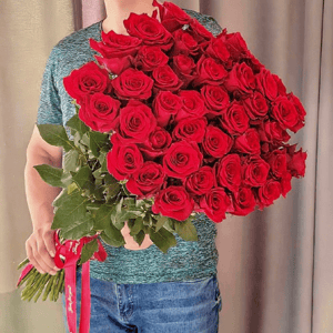 Букет 45 красных роз "Думаю о тебе"