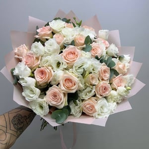 Букет «Розы с эустомой»