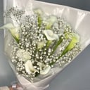 Букет «Изысканность» из калл и гипсофил