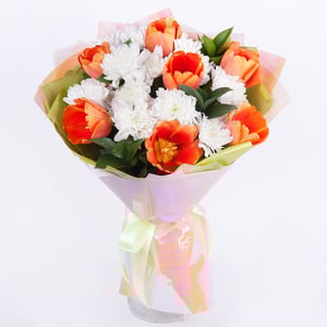 Букет «Яркая весна» из тюльпанов и хризантем