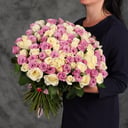 Букет из 101 белой и розовой розы