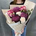 Букет сборный из хризантем и гвоздик