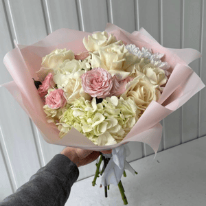 Авторский букет "Обещаю" из роз и гортензий