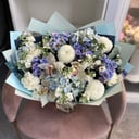 Букет «Лазурный берег с орхидеями» из хризантем и гортензий