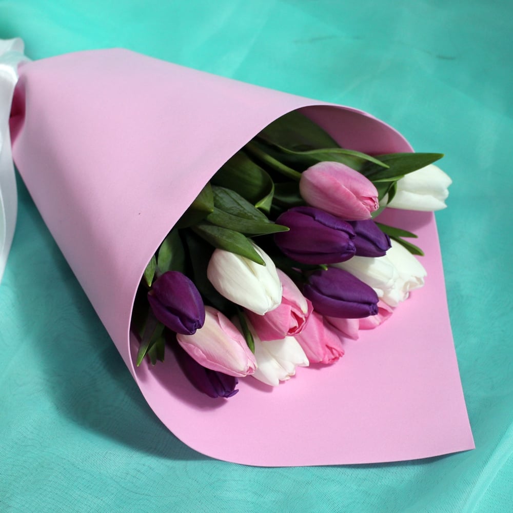 Букет из 15 тюльпанов в нежных тонах