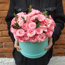 Пионовидные розы в шляпной коробке