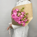 Букет из пионовидных кустовых роз