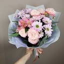 Лиловый букет из роз и хризантем