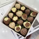 16 клубник в белом и молочном шоколаде