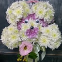 Корзина с цветами «Мишка из кустовой хризантемы»