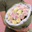 Букет из 25 бело-розовых роз