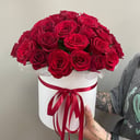 Шляпная коробка с цветами «35 красных роз в коробке»