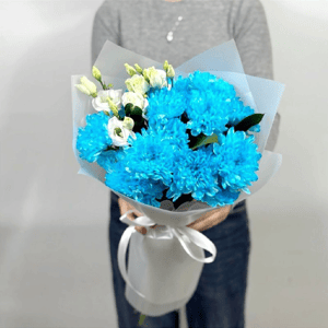 Букет «Морозная сказка» из хризантем и эустом