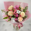 Букет «Красивая история» из роз и альстромерий