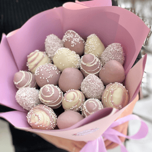 Букет из клубники Сиреневый бархат