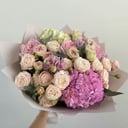 Авторский букет из роз и гвоздик