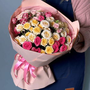 Букет кустовых роз 17шт