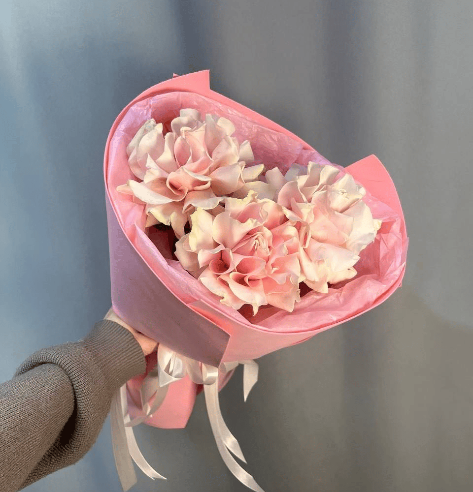 Букет «Комплимент из трех французских роз»