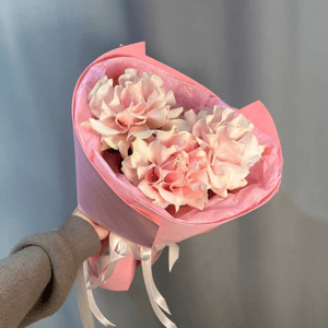 Букет «Комплимент из трех французских роз»