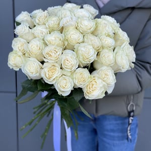 Букет из 35 белых роз
