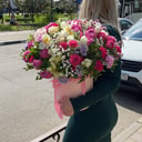 Композиция «Пандора» из роз и альстромерий