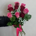 Букет «Удивительный аромат» из роз и гипсофил