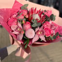 Букет «Медея» из роз и орхидей