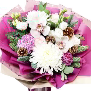 Букет «Новогодние мечты» из хризантем и гвоздик