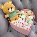 Подарочный набор «Плюшевый комплимент» из роз и гипсофил