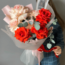 Авторский букет с розами и зеленью