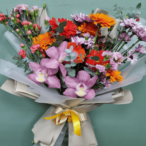 Букет «Синергия цветов» из гвоздик и гербер