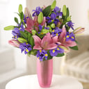 Букет «Спеши любить» из ирисов и лилий