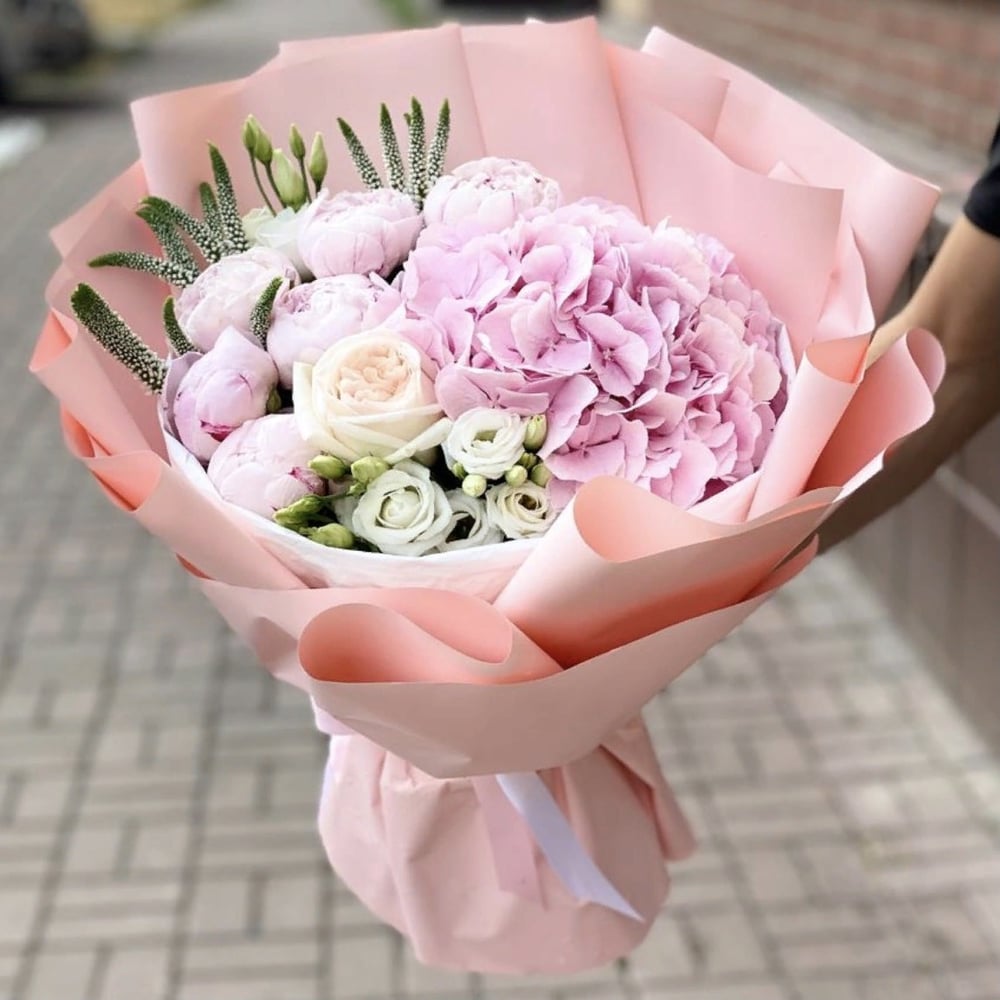 Букет «Цветочный микс» из пионов и роз