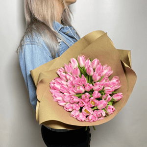 Букет из 49 нежно-розовых тюльпанов