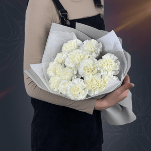 Классический букет из 15 белых гвоздик