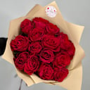 Моно букет из 15 красных роз в упаковке