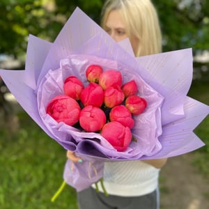 Яркие пионы Корал в букете